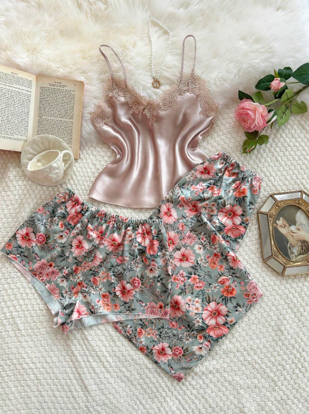 Set de 3 piezas de pijama con camiseta de satén con estampado floral, shorts y pantalones largos