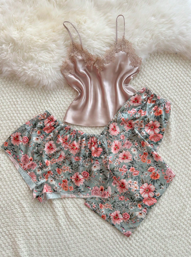 Set de 3 piezas de pijama con camiseta de satén con estampado floral, shorts y pantalones largos