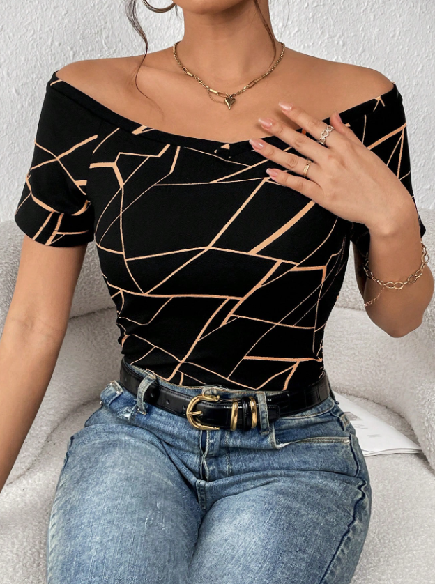 SHEIN Privé Camiseta con estampado geométrico de hombros descubiertos