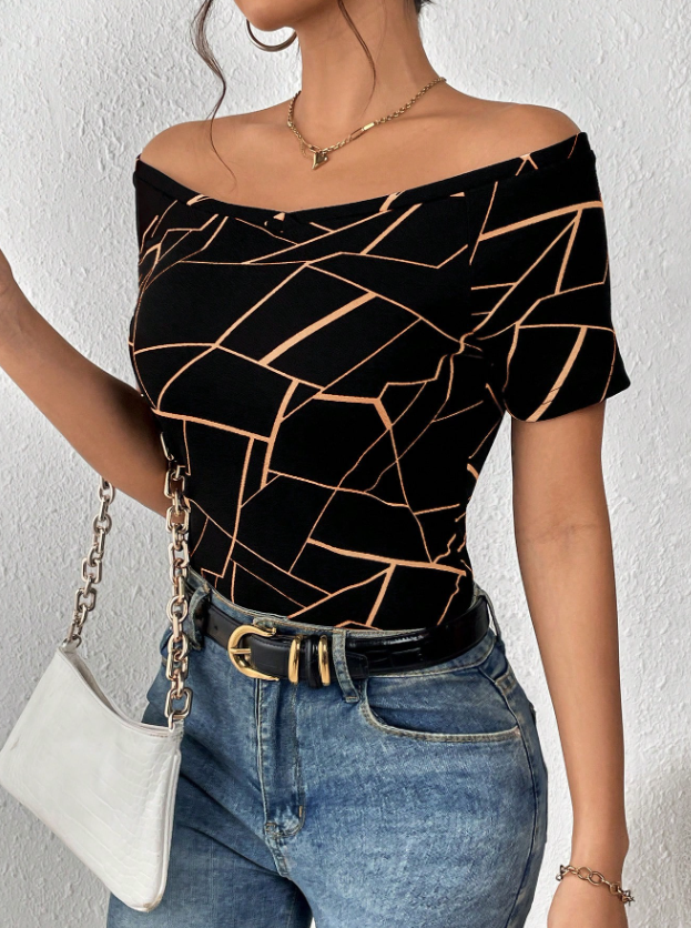 SHEIN Privé Camiseta con estampado geométrico de hombros descubiertos