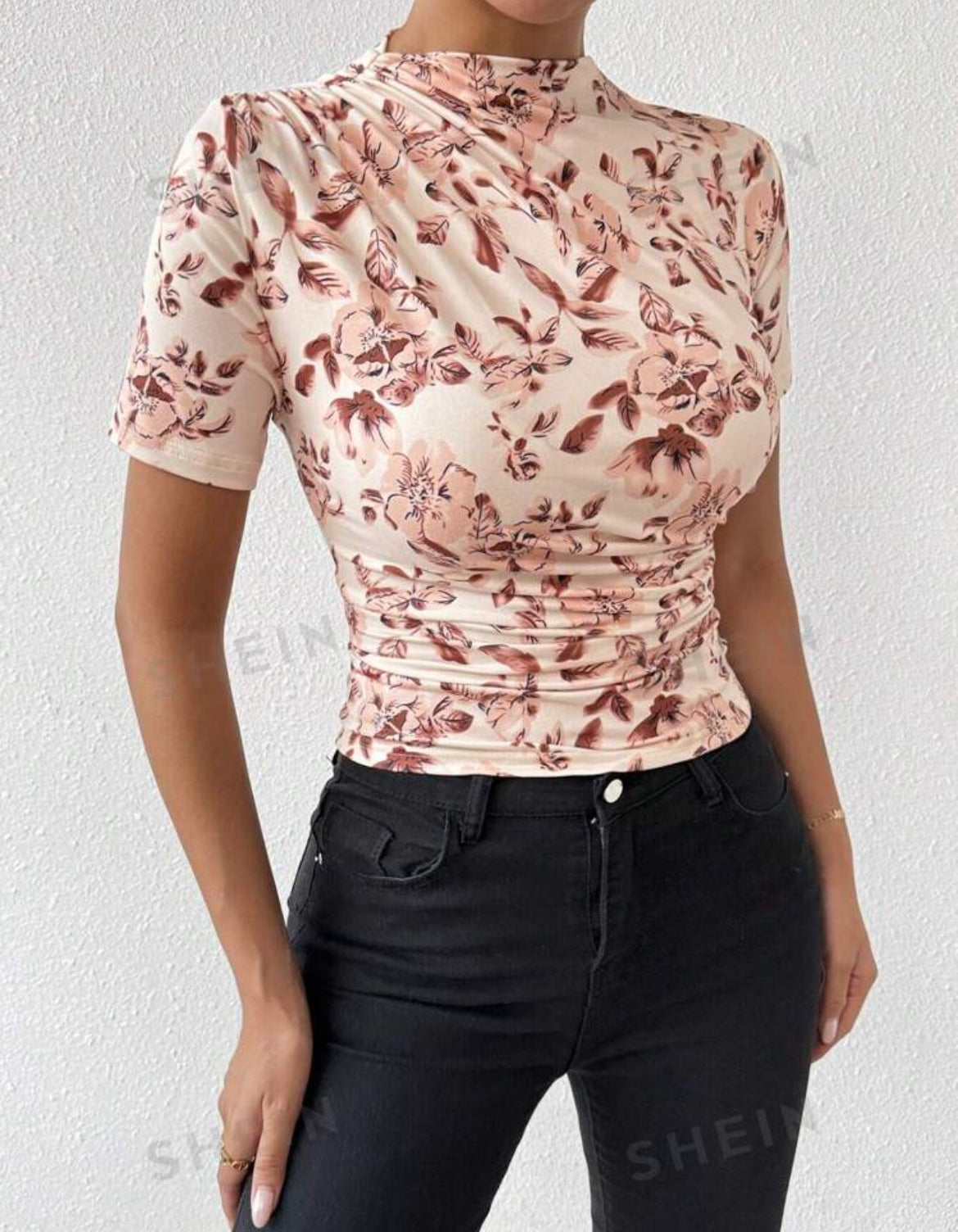 SHEIN VaVaLuxe Camiseta casual de verano para mujer con cuello alto, manga corta y plisada con estampado floral