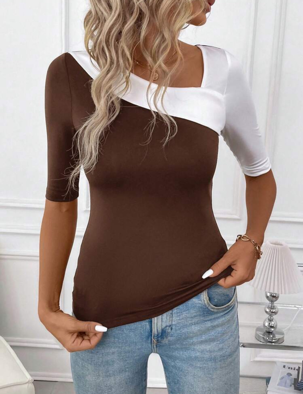 SHEIN Clasi Camiseta ajustada de manga corta con cuello asimétrico y bloques de color para mujer, ideal para el verano
