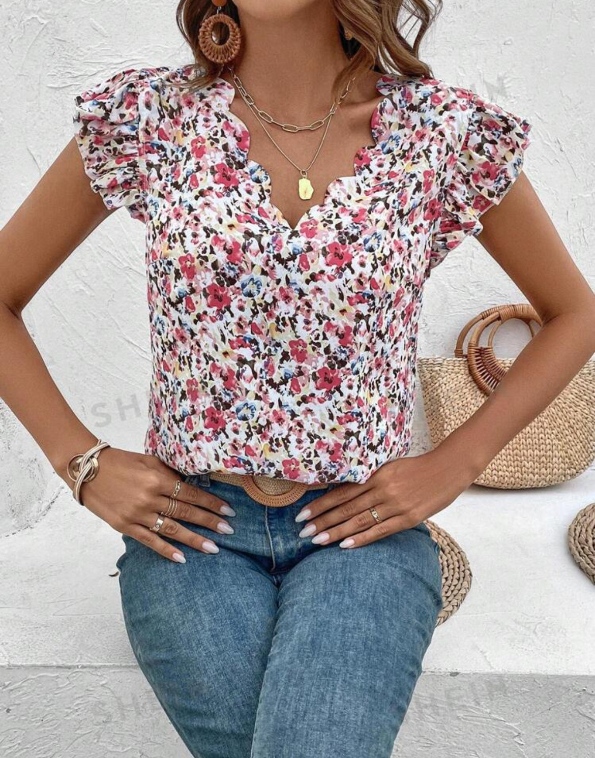 SHEIN Frenchy Blusa de mujer con escote en V, mangas con volantes y estampado floral y de olas, estilo "Old Money"