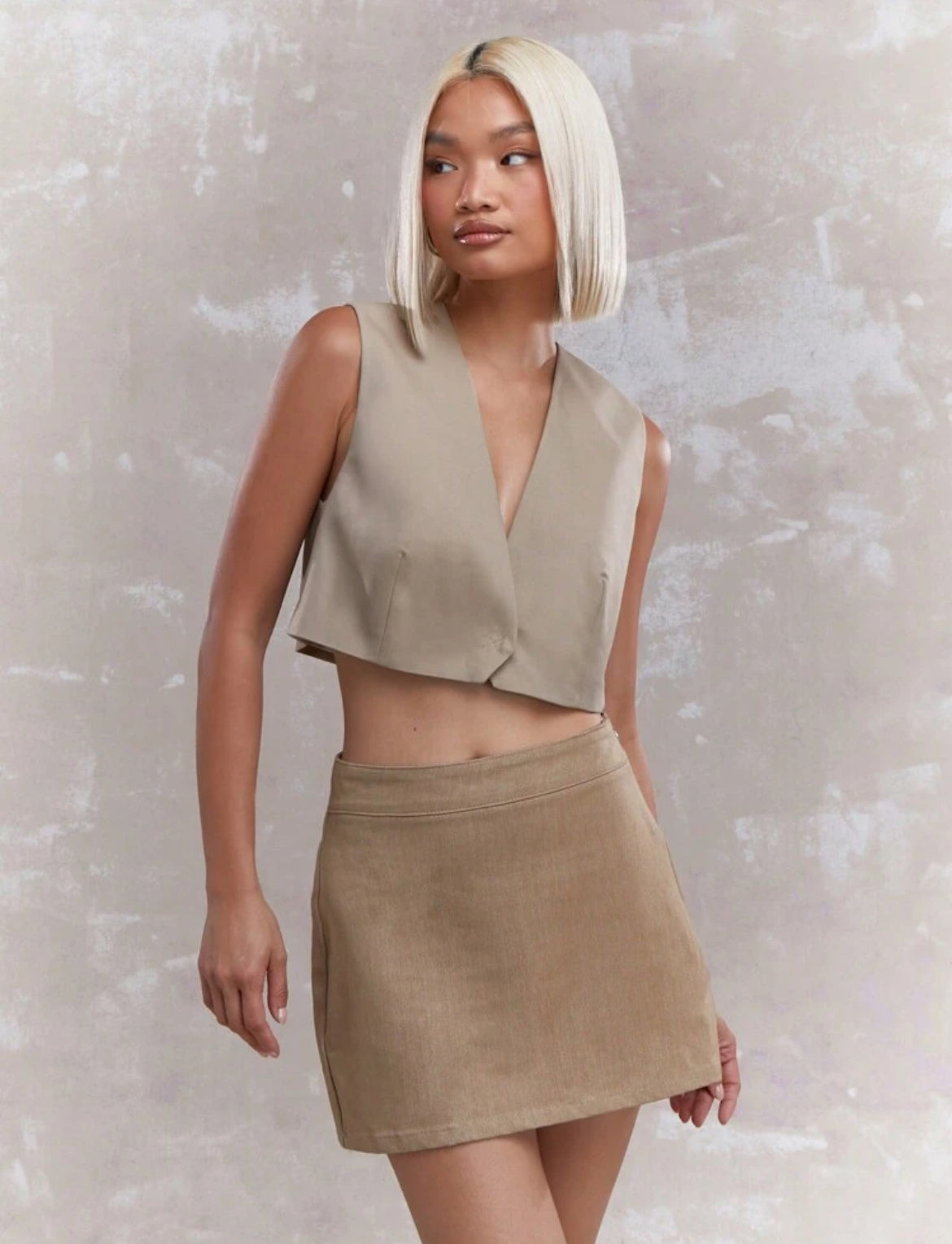 MISSGUIDED Minifalda a medida con logotipo bordado