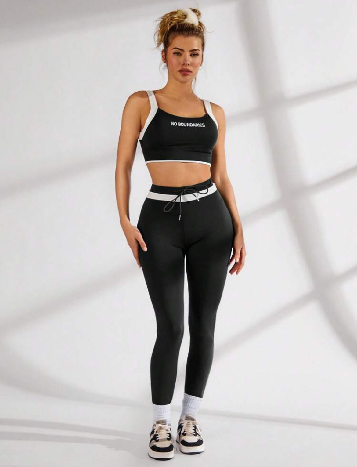 SHEIN VARSITIE Conjunto de top de tirantes y mallas para deportes, verano y yoga con medias altas hasta el muslo básicas