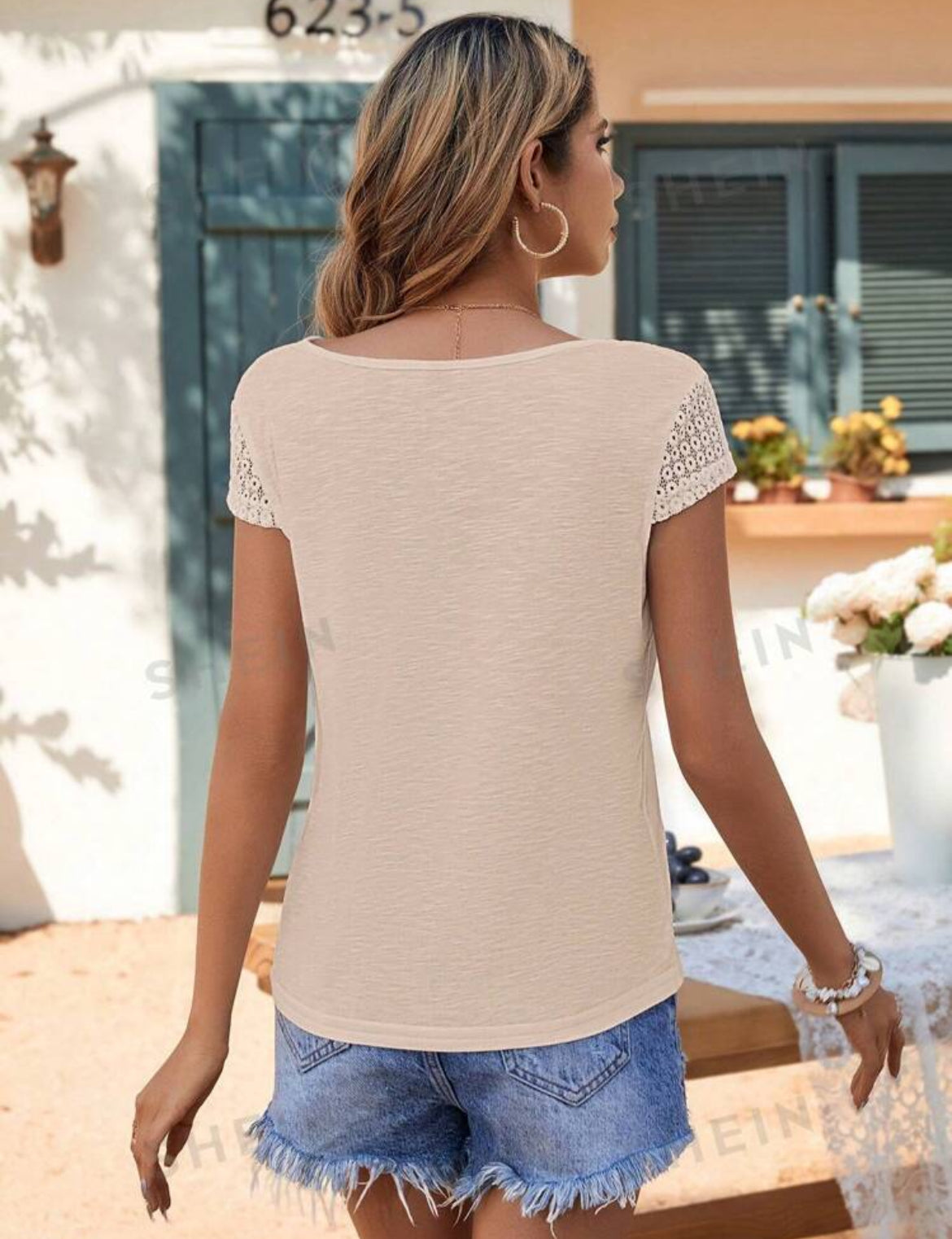 SHEIN Clasi Camiseta De Encaje Con Parche En V Cuello