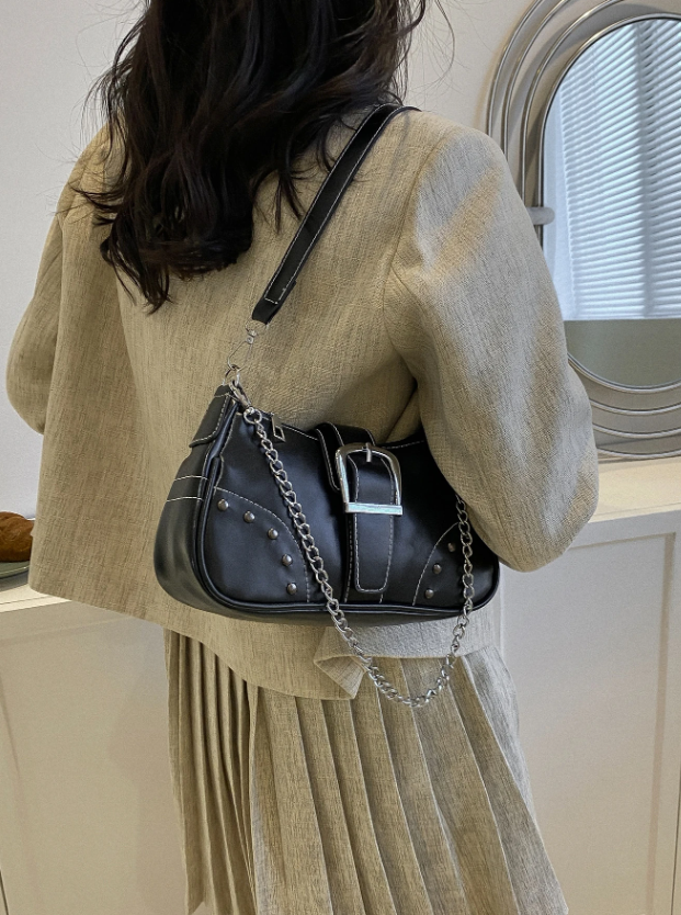 Bolso baguette ligero, informal de negocios con hebilla y decoración de cadena