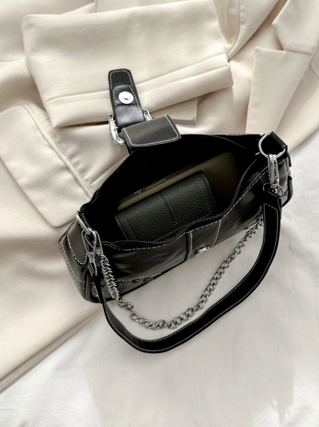 Bolso baguette ligero, informal de negocios con hebilla y decoración de cadena