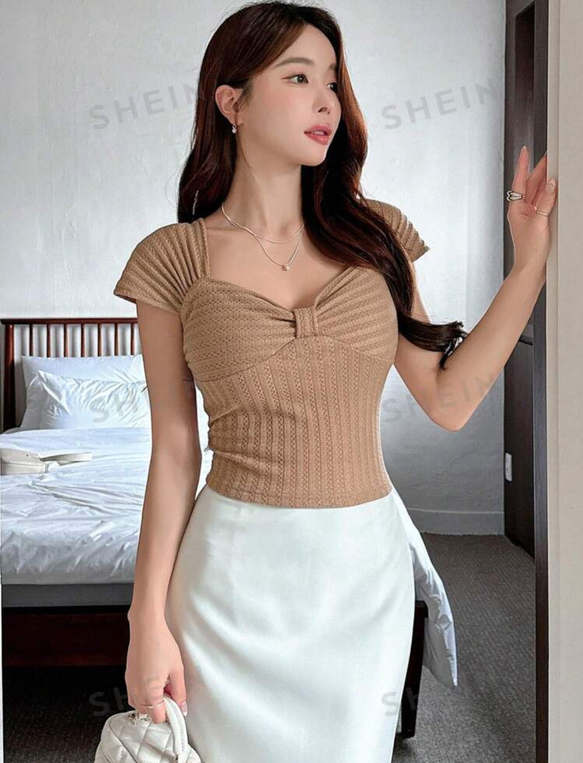 DAZY Camiseta de verano para mujer casual con textura sólida y cuello de corazón