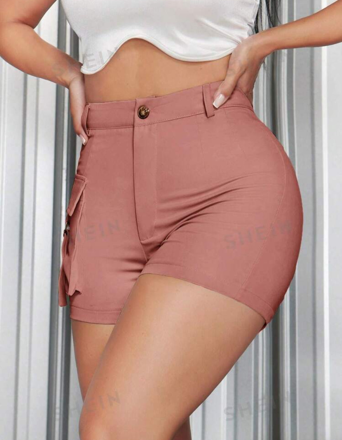SHEIN SXY Shorts caqui de cintura alta de verano con bolsillos con solapa lateral