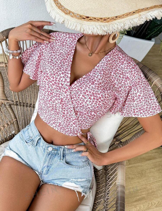 SHEIN VCAY Blusa cruzada de manga corta con escote en V y estampado integral