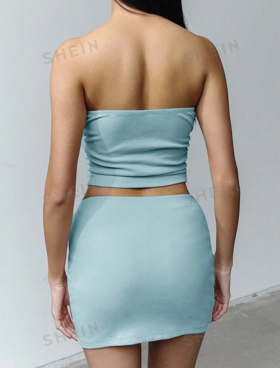 SHEIN EZwear Conjunto de dos piezas para mujer en unicolor sexy, ajustado al Body, sin tirantes, con top corto y mini falda para el verano