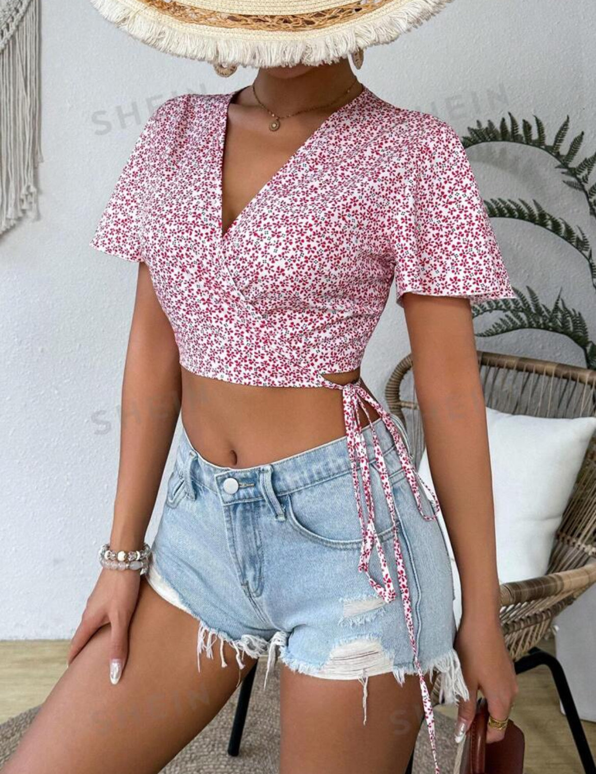 SHEIN VCAY Blusa cruzada de manga corta con escote en V y estampado integral