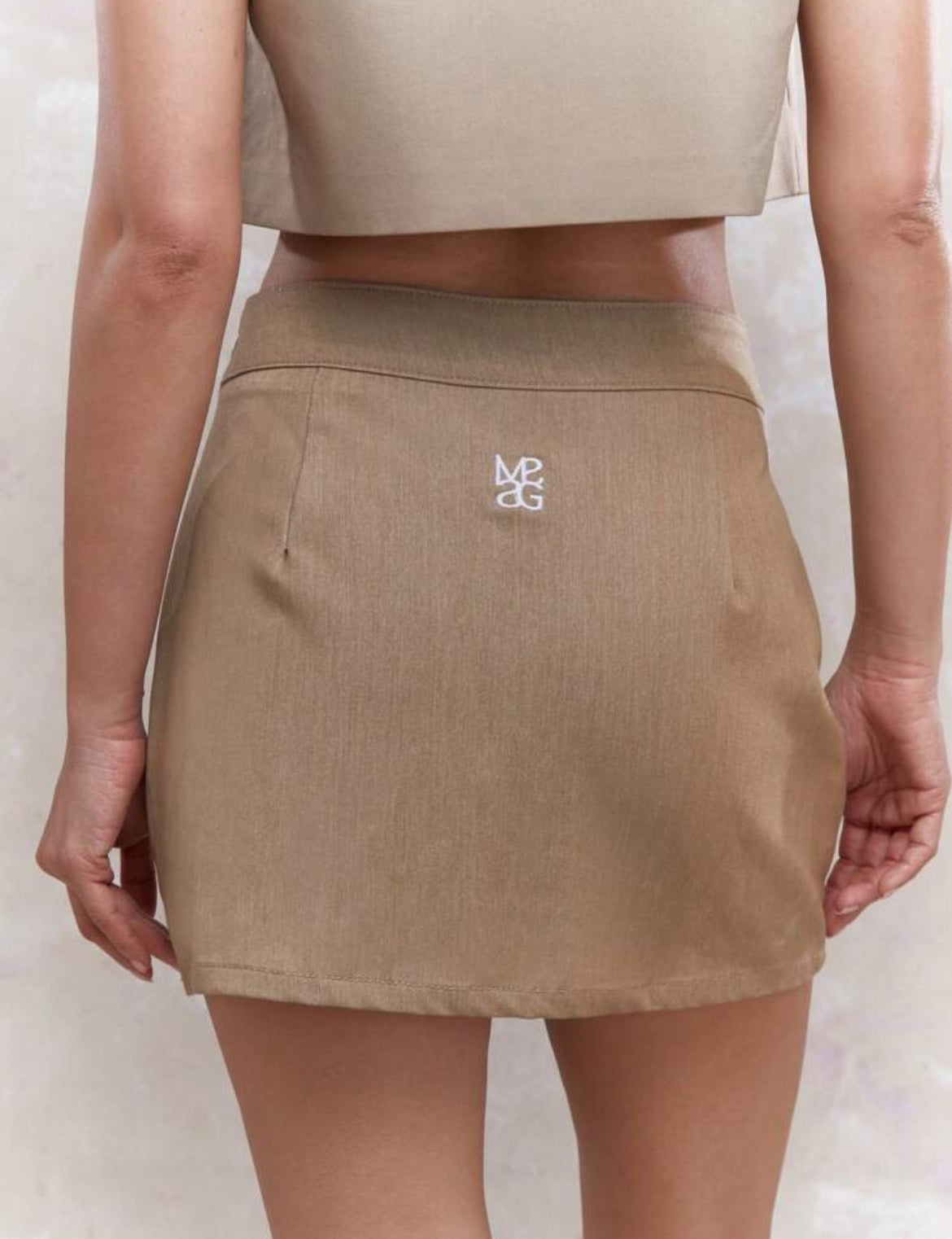 MISSGUIDED Minifalda a medida con logotipo bordado