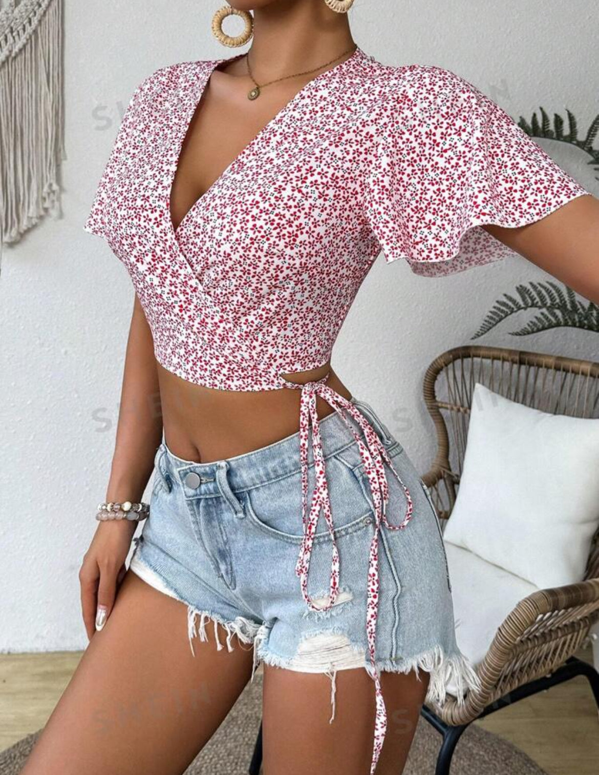 SHEIN VCAY Blusa cruzada de manga corta con escote en V y estampado integral