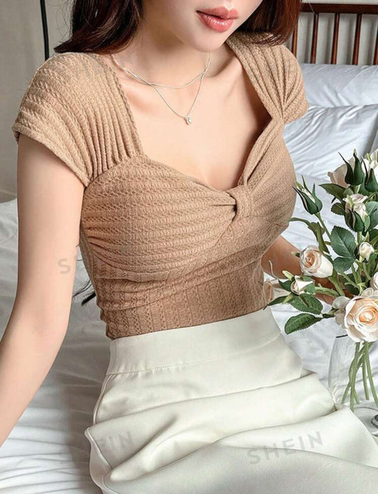 DAZY Camiseta de verano para mujer casual con textura sólida y cuello de corazón