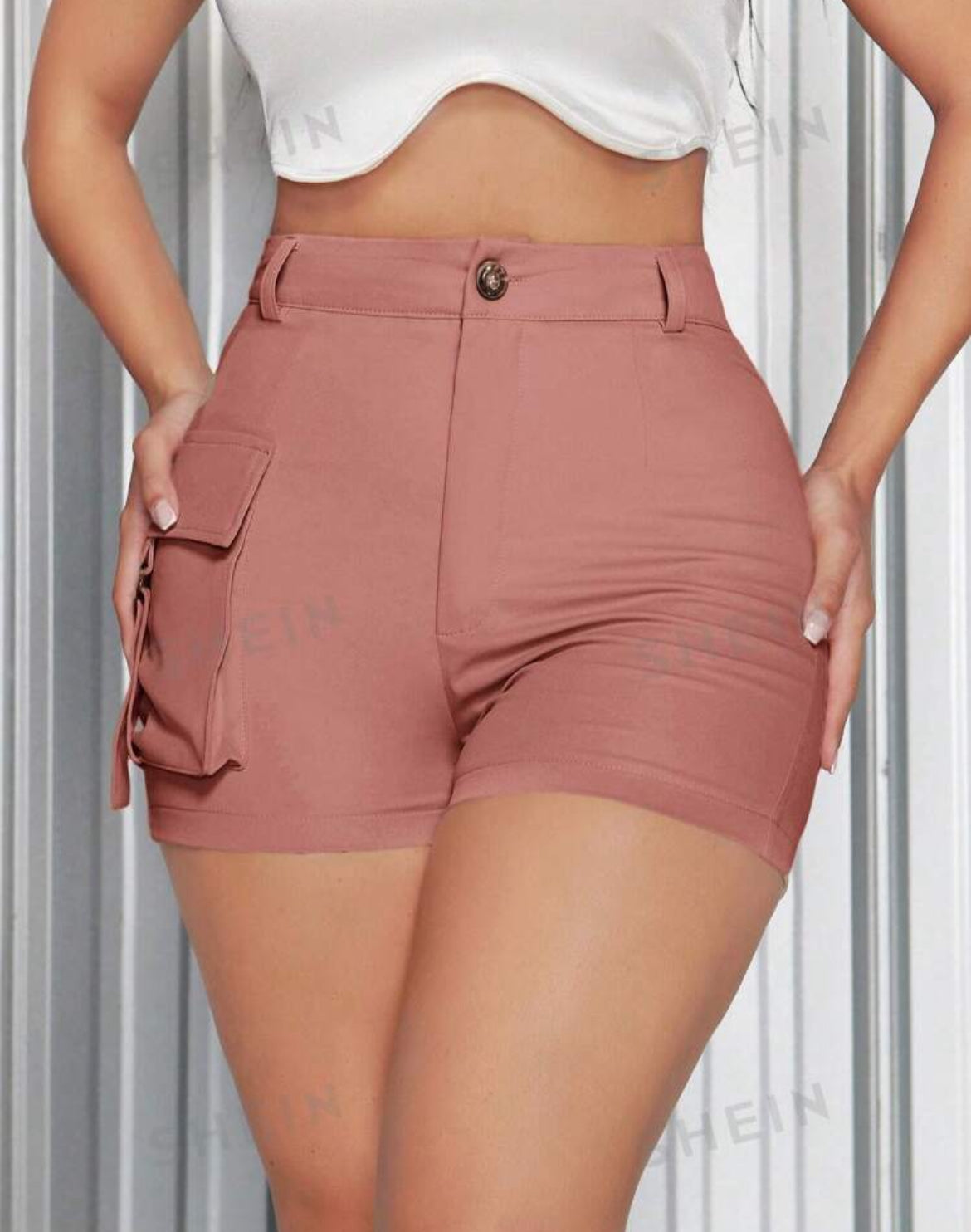 SHEIN SXY Shorts caqui de cintura alta de verano con bolsillos con solapa lateral